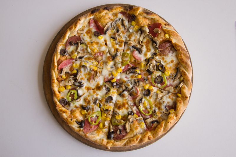 Veggie garden pizza with mushrooms and olives