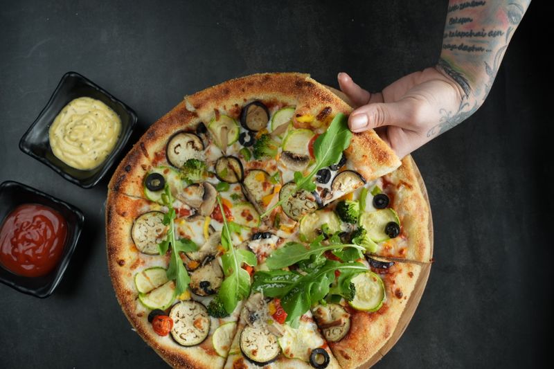 pizza pairing with wine and beverages tips